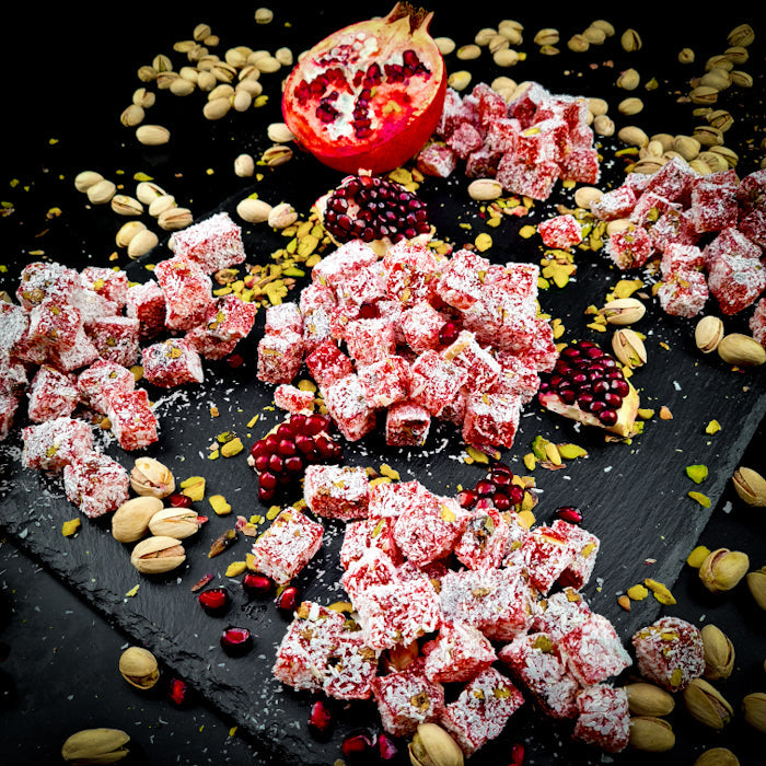 Granātābolu lukums ar pistācijām un kokosriekstu skaidiņām