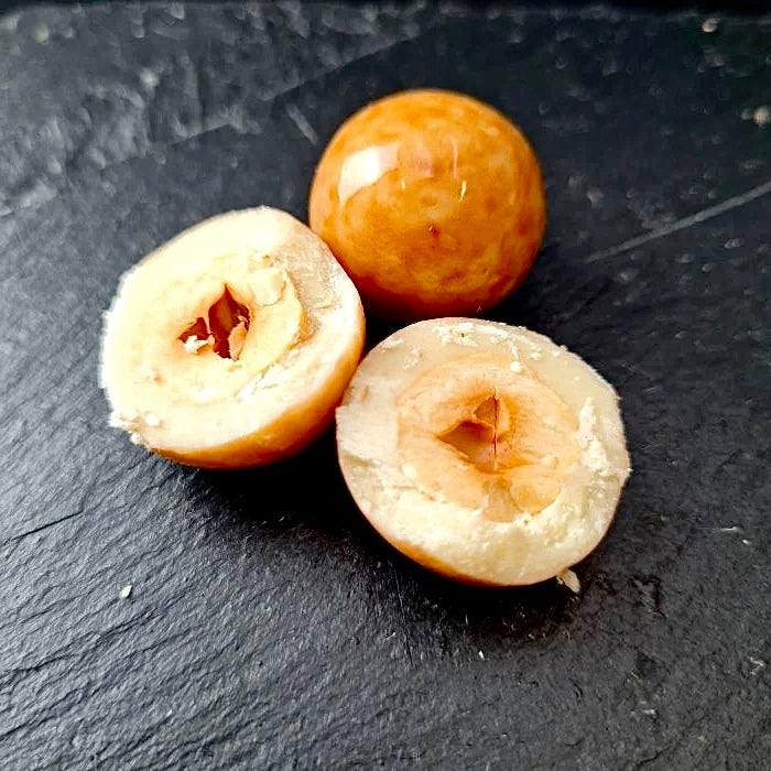 Tiramisu dražejas ar lazdu riekstiem baltā beļģu šokolādē