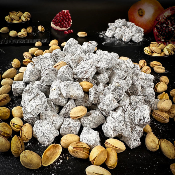 Granātābolu lukums ar dubultgrauzdētām pistācijām un zīdkoka sīrupu