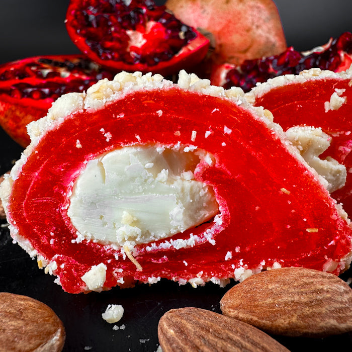 Granātābolu lukums ar mandelēm un lazdu riekstiem