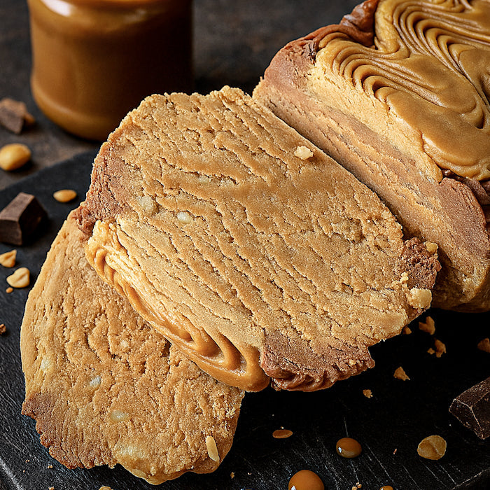 Riekstu-karameļu rulete ar iebiezināto krēmu