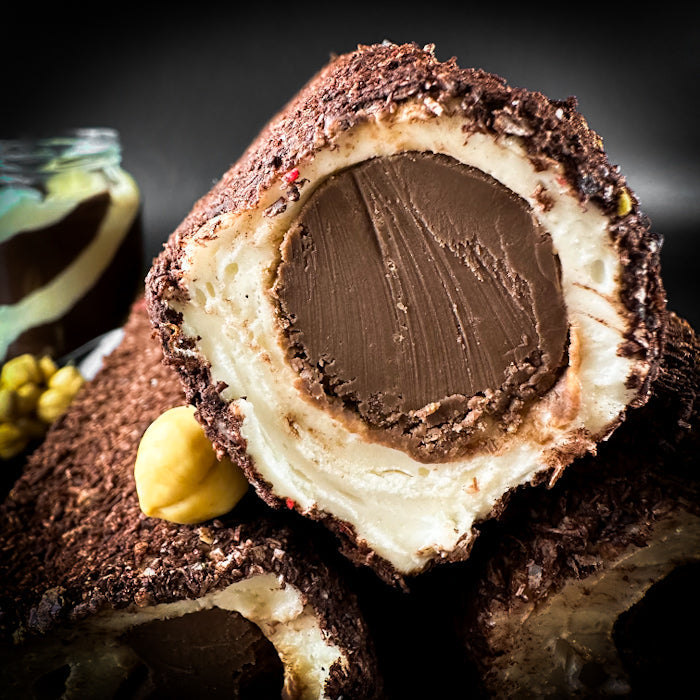 Piena-vaniļas lukums ar "nutella" krēmu, lazdu riekstiem un šokolādes skaidiņām