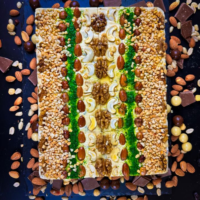 Riekstu-piena halva-šerbets ar riekstiem un saldējuma garšu