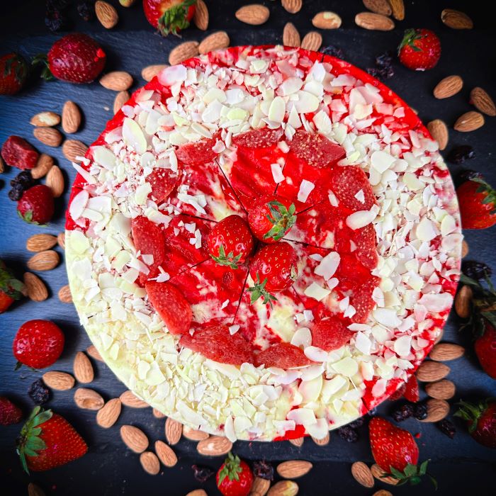 Samarkandas halva ar zemenēm un saldo krējumu