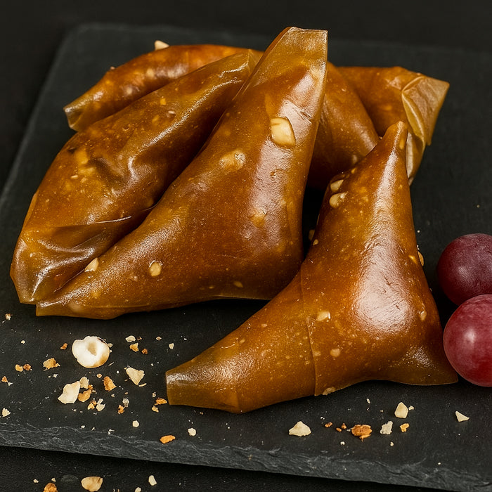 Samsas trīsstūrīši ar lazdu riekstu krēmu