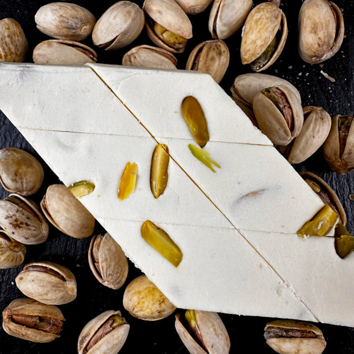 Šerbets ar plombīra garšu un pistācijām