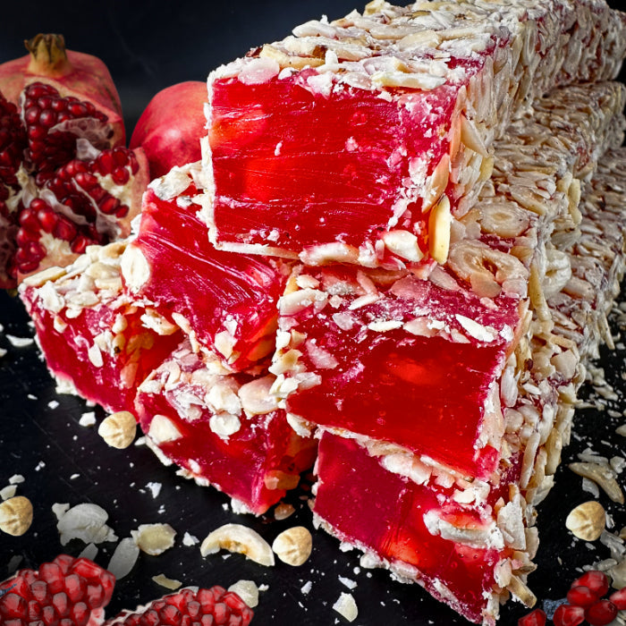 Sulīgs granātābolu lukums ar lazdu riekstiem